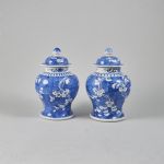 1492 9162 VASES AND COVERS